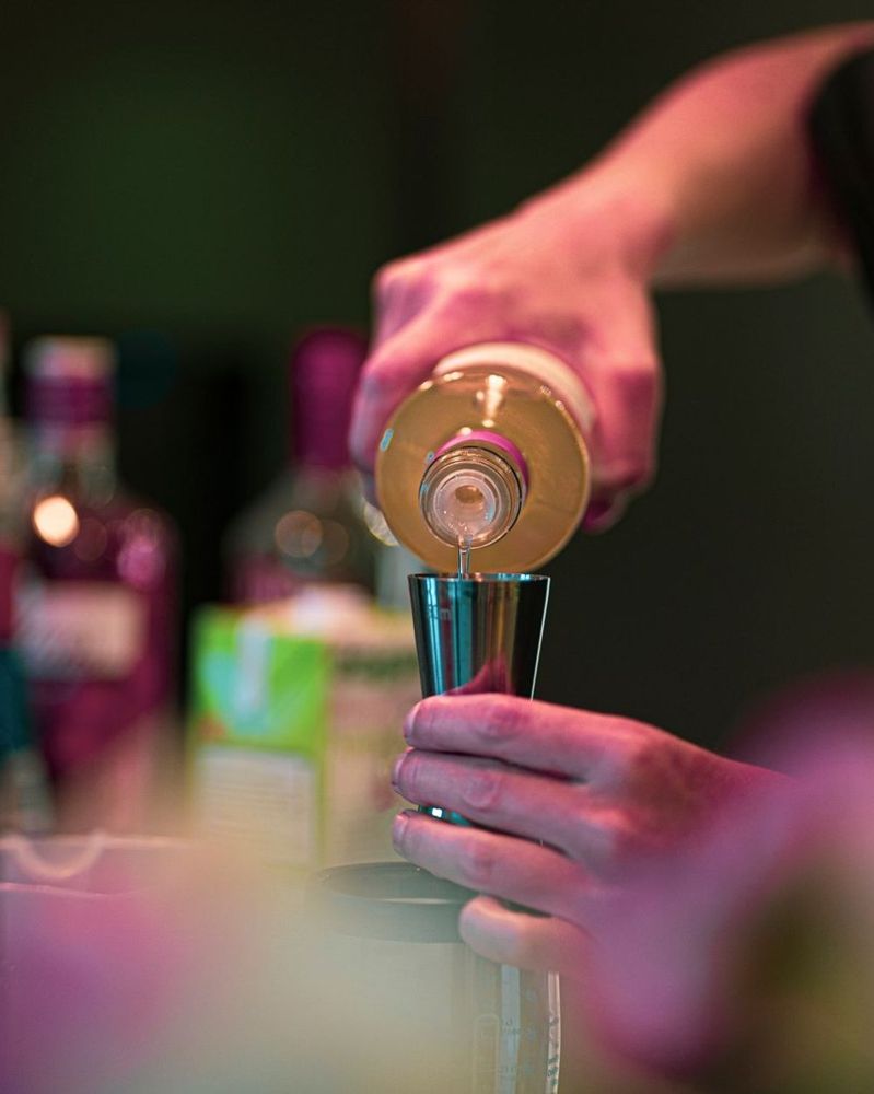 Cocktail versato dallo shaker